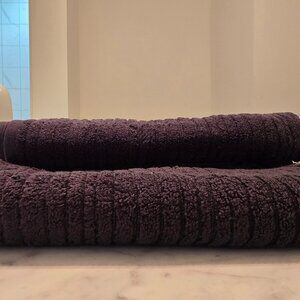 Premium Cotton Bath Towel, Lightweight and Highly Absorbent, Quick Drying Towel
